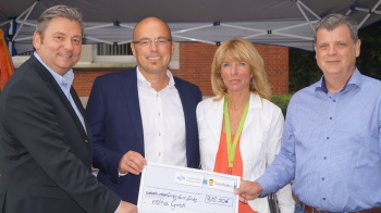 Spendenübergabe an reha (groß) Die reha gmbh freut sich über den Spendenscheck in Höhe von 1.000 Euro