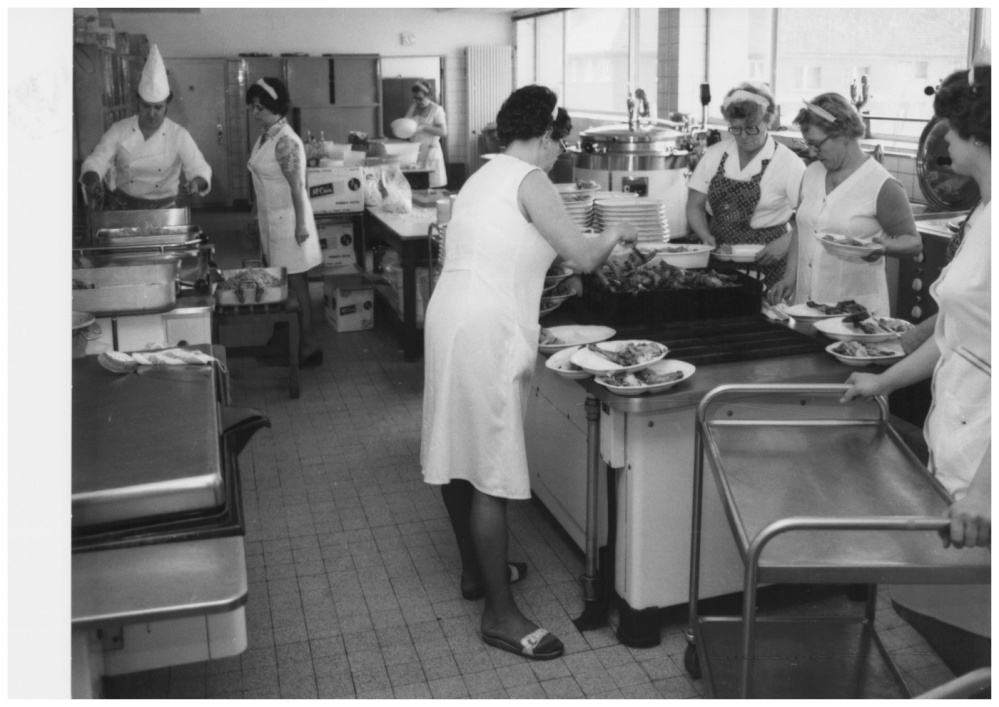 Kantinenalltag bei den Stadtwerken in den 1980er Jahren Kantinenalltag bei den Stadtwerken in den 1980er Jahren