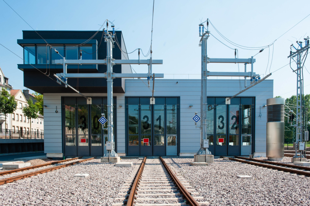 2012 Inbetriebnahme der neuen Saarbahn-Werkstatt mit der Betriebssteuerzentrale in Brebach Saarbahn-Werkstatt mit Betriebssteuerzentrale