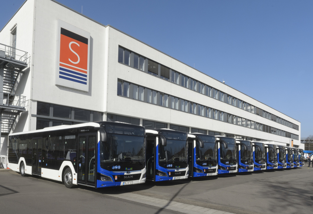 20 Dieselbusse der Euronorm VI verjüngen die Busflotte 20 Dieselbusse der Euronorm VI verjüngen die Busflotte